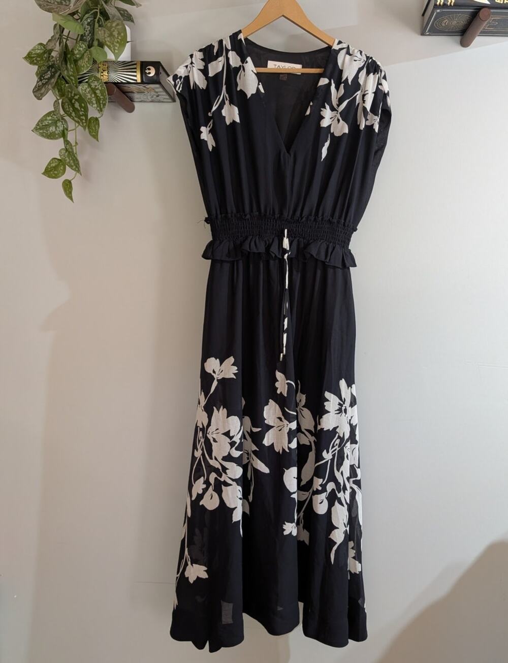 Taylor | Black White Floral Maxi Dress V Neck Smocked Waist Ruffle | Size S